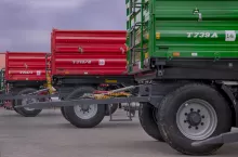 W kwietniu 2024 r. zarejestrowano 363 nowe przyczepy rolniczycze.