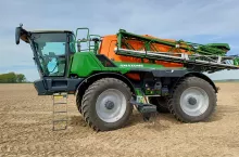 899580