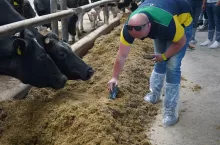 Specjaliści konceptu Constant Feeding mają również do dyspozycji urządzanie Neospekctra, za pomocą którego na bieżąco mogą dokonywać analizy pasz i TMR-u pod kątem wartości pokarmowej