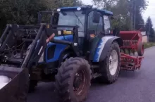 Niedziela okazała się pechowa dla jednego z rolników, który uczestniczył w kolizji drogowej.