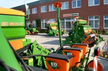 Na całym świecie działa 11 międzynarodowych, własnych centrali sprzedaży, a w kolejnych 70 krajach Amazone współpracuje z importerami.