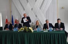 Prezydium Zabrania, od lewej: asesorzy: Roman Kołodziejski, Bartłomiej Traczyk, przewodniczący Witold Dziurlikowski, Sekretarz Dominika Giżyńska, wiceprezes Adam Mazurowski, prezes Grzegorz Gańko