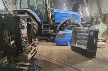 Nagrzewnicę AirRex sprawdziliśmy podczas wykonywania napraw w warsztacie. Urządzenie ma kółka, dzięki czemu łatwo przemieszczać je w kierunku miejsca wykonywania pracy.