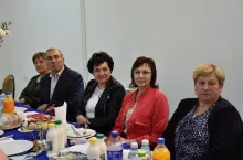 Delegaci, drugi od lewej Mirosław Dziąg – przewodniczący komisji mandatowo-skrutacyjnej, druga od prawej Marianna Dyśko – przewodnicząca komisji wniosków i uchwał, pierwsza z lewej Honorata Mikina