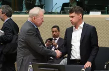 komisarz-Wojciechowski-i-sekretarz-stanu-Kolodziejczak-podczas-posiedzenia-AGRIFISH. Fot: UE