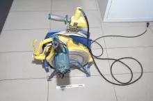 Traktorzysta podjechał ciągnikiem i ukradł elektronarzędzia.