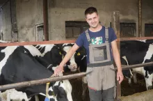 Obecnie Łukasz Strachanowski utrzymuje pogłowie bydła liczące ok. 110 sztuk, z czego 70 to krowy dojne. Stado objęte jest oceną użytkowości mlecznej