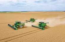 Nowe kombajny John Deere T5 i T6: jakie mają wyposażenie?