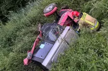 58-letni traktorzysta z obrażeniami ciała trafił do szpitala.