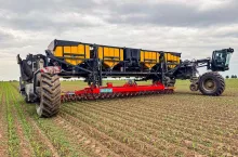 Lista modułów (narzędzi) do Nexata stale rośnie. Najnowszym z nich jest 14-metrowy pielnik Einböck ChopStar-Max.