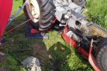 Kierujący ciągnikiem w stanie ciężkim trafił do szpitala.