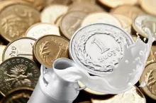 Nie mamy dobrych informacji dla producentów mleka. Zdaniem analityków rynkowych Credit Agricole najbliższe miesiące przyniosą spadek cen skupu. Ceny zaczną rosnąć dopiero na przełomie III i IV kwartału tego roku. Do jakiego poziomu mogą wzrosnąć?