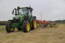 Do naszego testu trafił 95-konny przedstawiciel nowej gamy M. Sprawdziliśmy jego możliwości w zbiorze siana, transporcie, pieleniu zbóż i uprawie gleby.