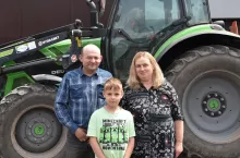 Honorata i Przemysław Kaczałowie za poprzedni rok uzyskali średnią wydajność od krowy za 305 dni laktacji przekraczającą 12 tys. kg mleka, co pozwoliło zająć drugie miejsce w całym województwie wielkopolskim w stadach do 20 krów, za co hodowcy zostali nagrodzeni na Laurach Mlecznych.