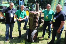 Rafał Kubik, Kamil Irmler, Marek Minkus i Jan Goławski (na zdjęciu od lewej) kochają ciągniki, i te stare, i nowe