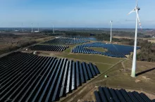 Sposób na zabezpieczenie cen prądu dla rolnictwa – prąd z farm wiatrowych!