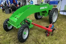 Autonomiczny robot do pielenia AWRAC.