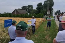 Dariusz Magdziak z firmy Danko przedstawiał cechy poszczególnych odmian zbóż ozimych, jarych i roślin strączkowych z oferty Danko.