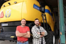 Jarosław Kołodziej z synem Pawłem, Babin, gm. Krotoszyce. Gospodarstwo: ok. 200 ha, pszenica ozima 80 ha, rzepak 63 ha, kukurydza na ziarno 40 ha, burak cukrowy 13 ha