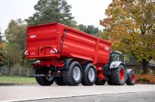 W podstawowej wersji przyczepa ma pojemność 34,3 m3, fot. mat. prasowe