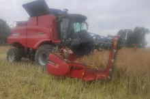 908698
