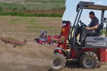 Andrzej z Rolnicy Podlasie przeszedł samego siebie. Ładowarką zgrabia siano [WIDEO]