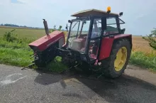Traktorzysta nie odniósł poważnych obrażeń ciała.