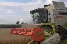 Rolnik ma nadzieję, że przed żniwami policja lub internauci pomogą odnaleźć skradziony wózek z hederem.