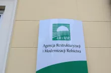 903793
