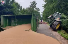 Podwójny pech rolnika. Odpadło koło w ciągniku i grozi mu 5 tys. zł kary