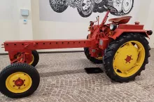 908825