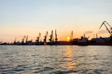 Rosja zwiększa eksport skradzionego ukraińskiego zboża z Mariupola