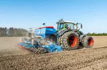 Po analizie licznych prób polowych i pomiarów, nowy Zirkon MR jest teraz zatwierdzony dla pracy z ciągnikami o mocy do 240 KM.