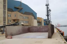 Nowy mobilny żuraw pozwala na bezpośredni załadunek zboża z nabrzeża na statek w terminalu 