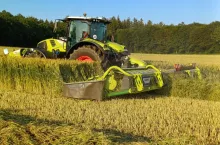 Duży ślimak kosiarki Disco 9300 Direct Swather ułatwia sprawne przerzucanie masy, fot. Adam Ładowski