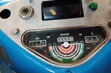908977