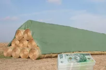 Okrycie słomy: jakie są ceny agrowłókniny i plandeki?