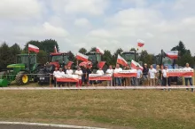 Protest rolników na dożynkach. „Urzędnicy balują, rolnika rujnują”
