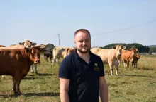 – Tak naprawdę nie wiem, jaką mięsność ma moje bydło blonde d‘aquitaine, bo nie sprzedałam jeszcze ani jednej sztuki na rzeź, wszystkie idą na hodowlę, tak duże jest zapotrzebowanie na buhaje rozpłodowe – mówi rolnik.