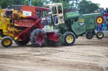 Pomimo braku tylnych kół walka trwa dalej, fot. www.franklinconnection.com