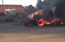 Ciągnik zapalił się podczas jazdy.