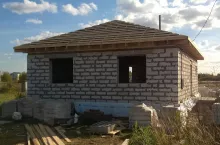 913270