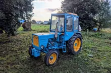 Wnętrze tego ciągnika nie porywa urodą, fot. Mateusz Wasak