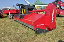 Maszyna jest wyposażona w hydrauliczny przesuw i pewne prowadzenie, for. GS