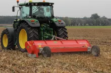 W metodzie agrotechnicznej ograniczania omacnicy najważniejsze jest rozdrobnienie ścierniska. Najlepiej sprawdzają się w tym mulczery redukujące populację larw nawet o 70%