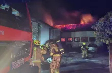 Działania gaśnicze trwały do godziny 5 rano.