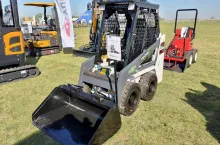 Ciasno, bardzo prosto, rodem z lat 80., ale po tak małej maszynie trudno spodziewać się luksusów. Poza tym jak mówi stare porzekadło, lepiej jest byle jak siedzieć, niż wygodnie stać fot. GS