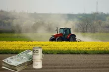 Rolnicy płacą zbyt wysokie kary za bezumowne użytkowanie ziemi z KOWR? RPO interweniuje