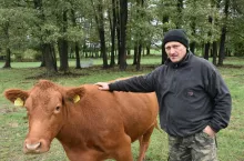 – Budowanie dobrej hodowli bydła mlecznego trwa latami i z tego względu moja decyzja może wydawać się radykalna, ale produkcja mleka jest też bardzo pracochłonna i to z tego względu przeszedłem na bydło mięsne – przyznał hodowca.