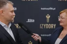 John Deere 5M z Izydorem 2024